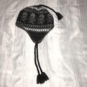 Skull and cross bones beanie